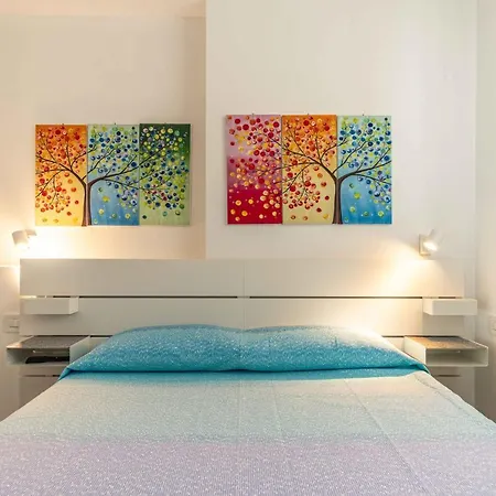 Seven Notes Apartment *